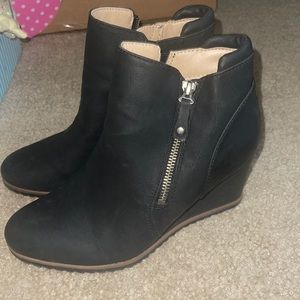 Soul naturalizer Haley wedge boots. Black 7.5